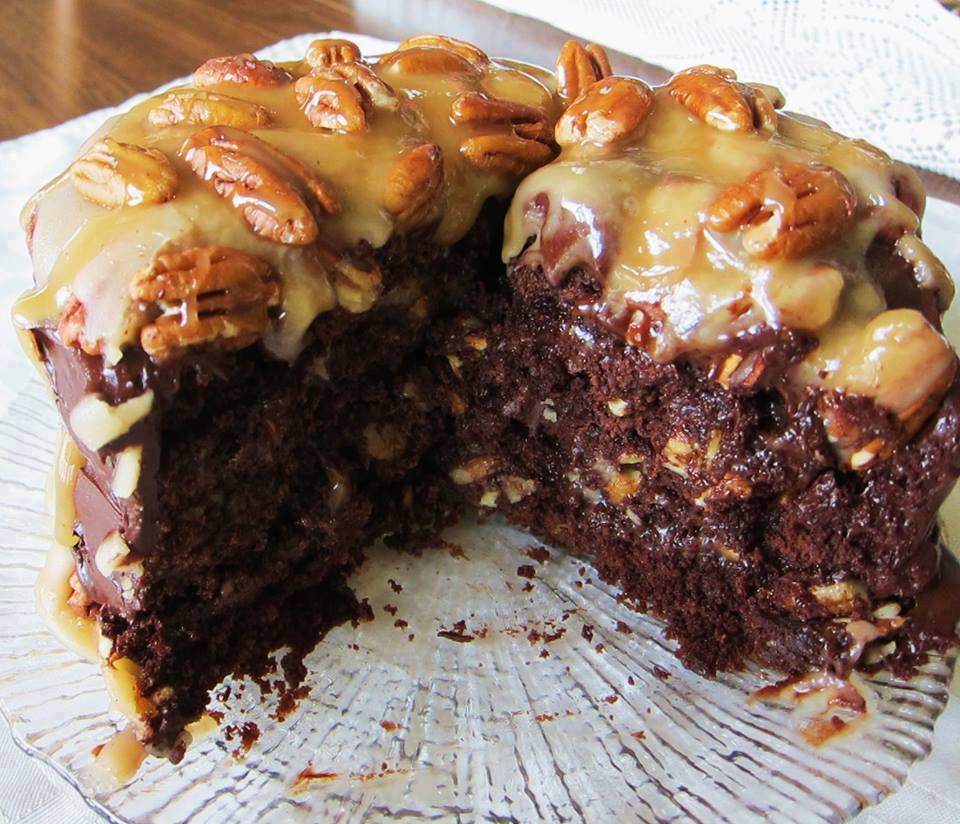 Easy Homemade Chocolate Turtle Cake