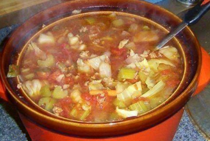 CABBAGE SOUP WITH HAMBURGER