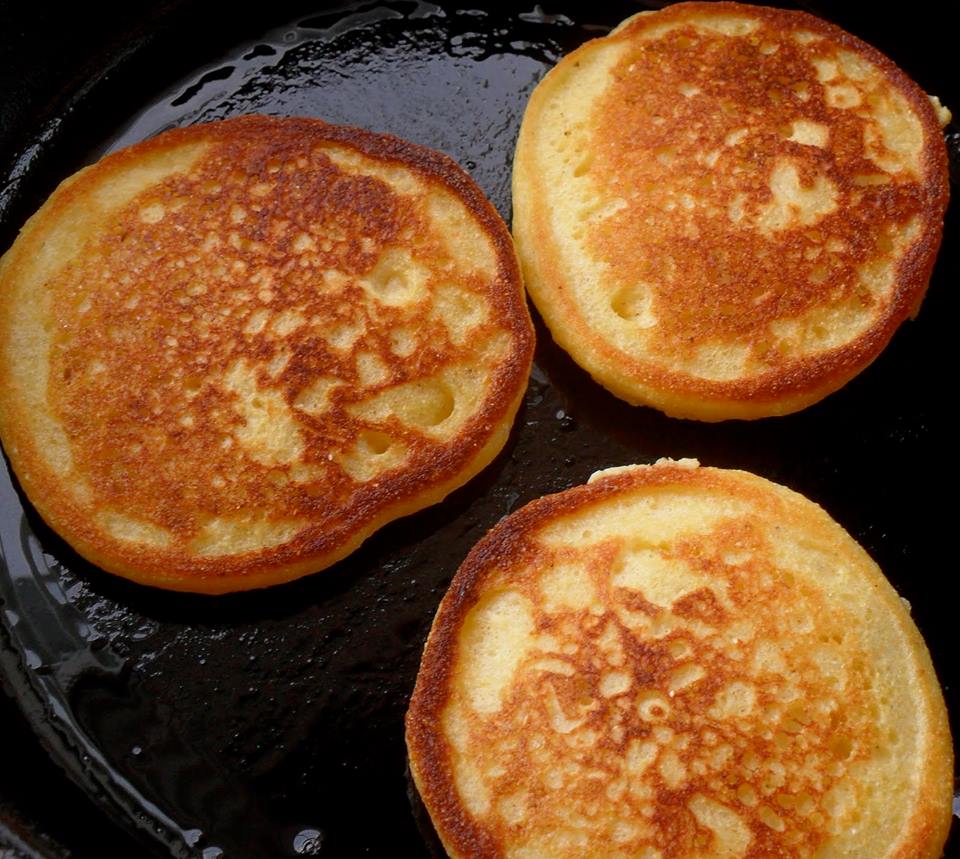 Fried Cornbread – Southern Cornmeal Hoecakes!