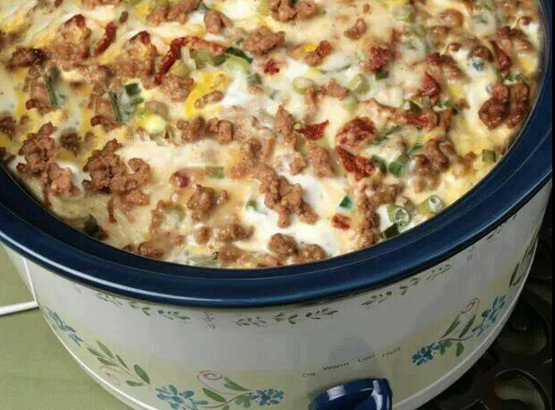 SLOW COOKER SAUSAGE BREAKFAST CASSEROLE