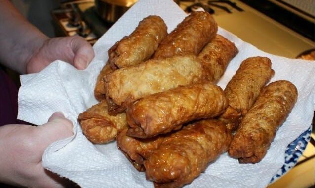 THE BEST HOMEMADE EGG ROLLS