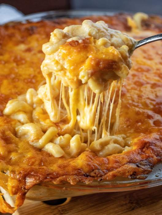 THE CHEESIEST MACARONI AND CHEESE EVER