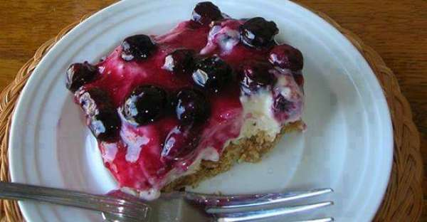 HOMEMADE CRUST BLUEBERRY CHEESECAKE