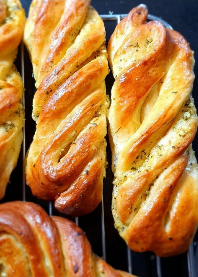 Garlic butter sauce for seafood