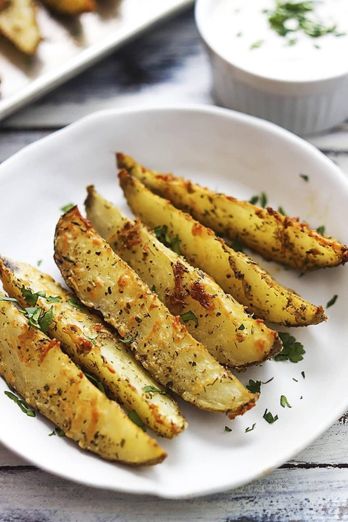 BAKED GARLIC PARMESAN POTATO WEDGES
