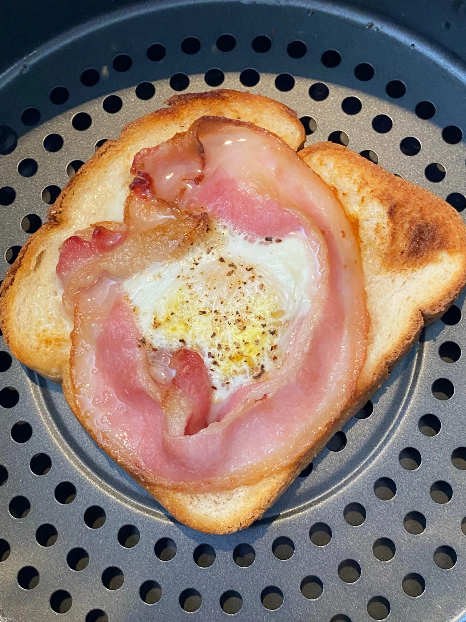 Air Fryer Bacon and Eggs - All Guides Recipes