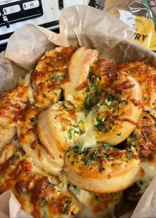 Air fryer crumpet garlic bread