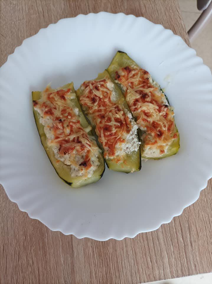 Air-Fryer Stuffed Zucchini