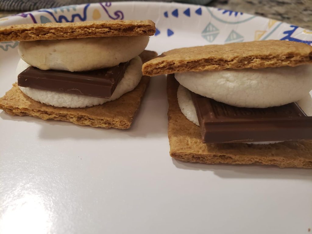 How To Make Air Fryer S’mores (Easy, Delicious, 5 Minutes)